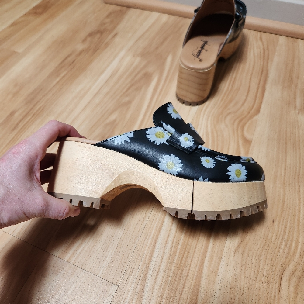 FP Flower Clogs, 6 - Picture 4 of 7
